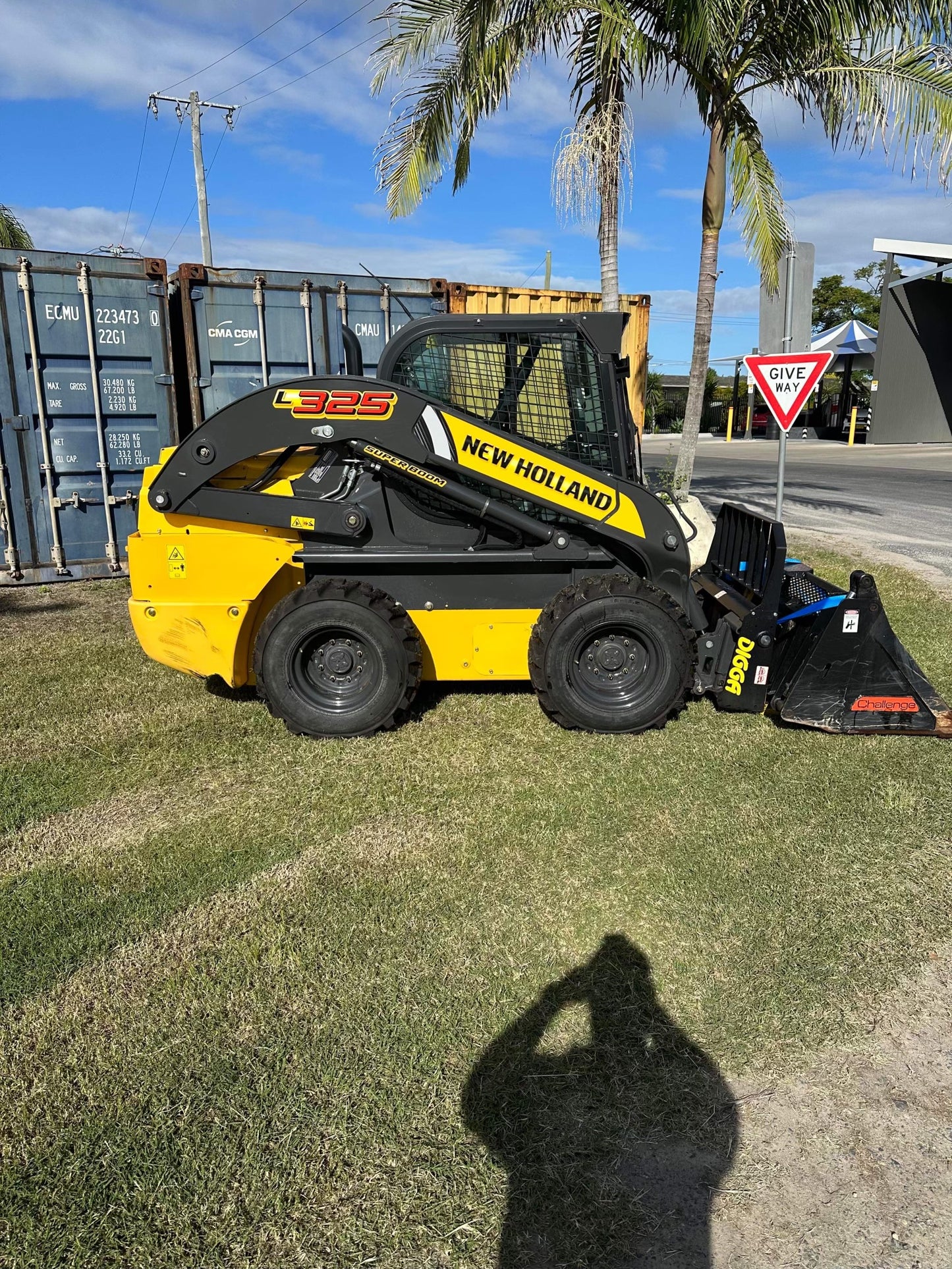 New Holland 325L