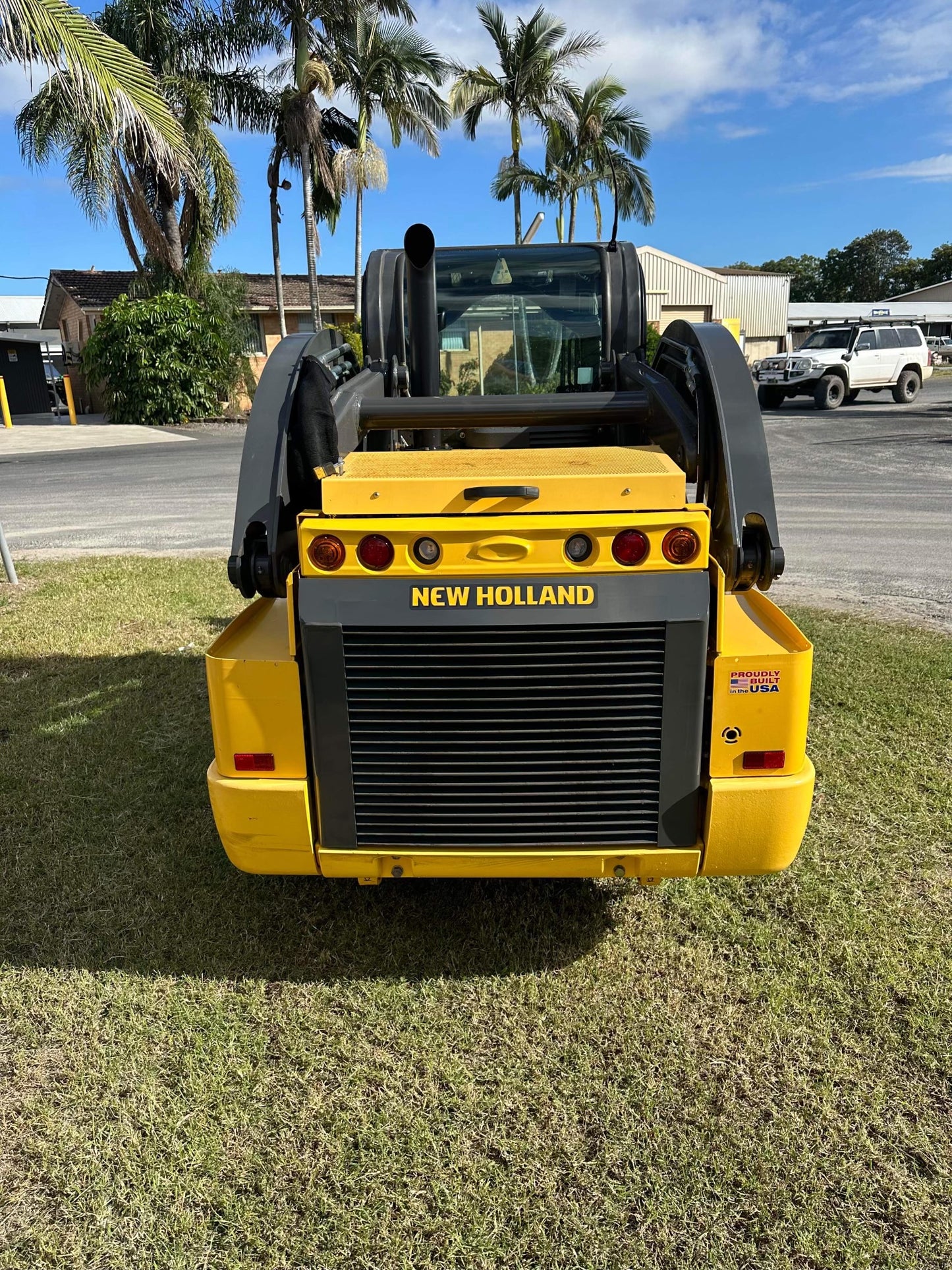 New Holland 325L