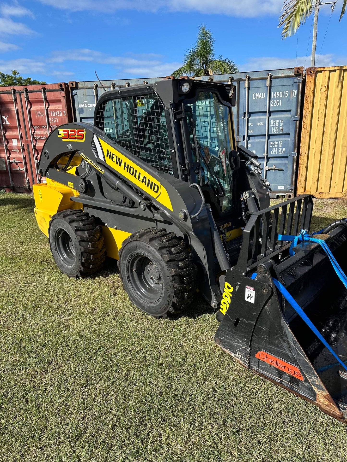 New Holland 325L