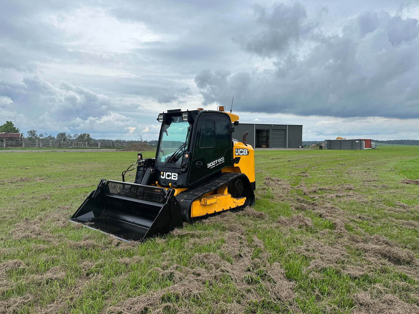 2017 JCB 300T skid steer