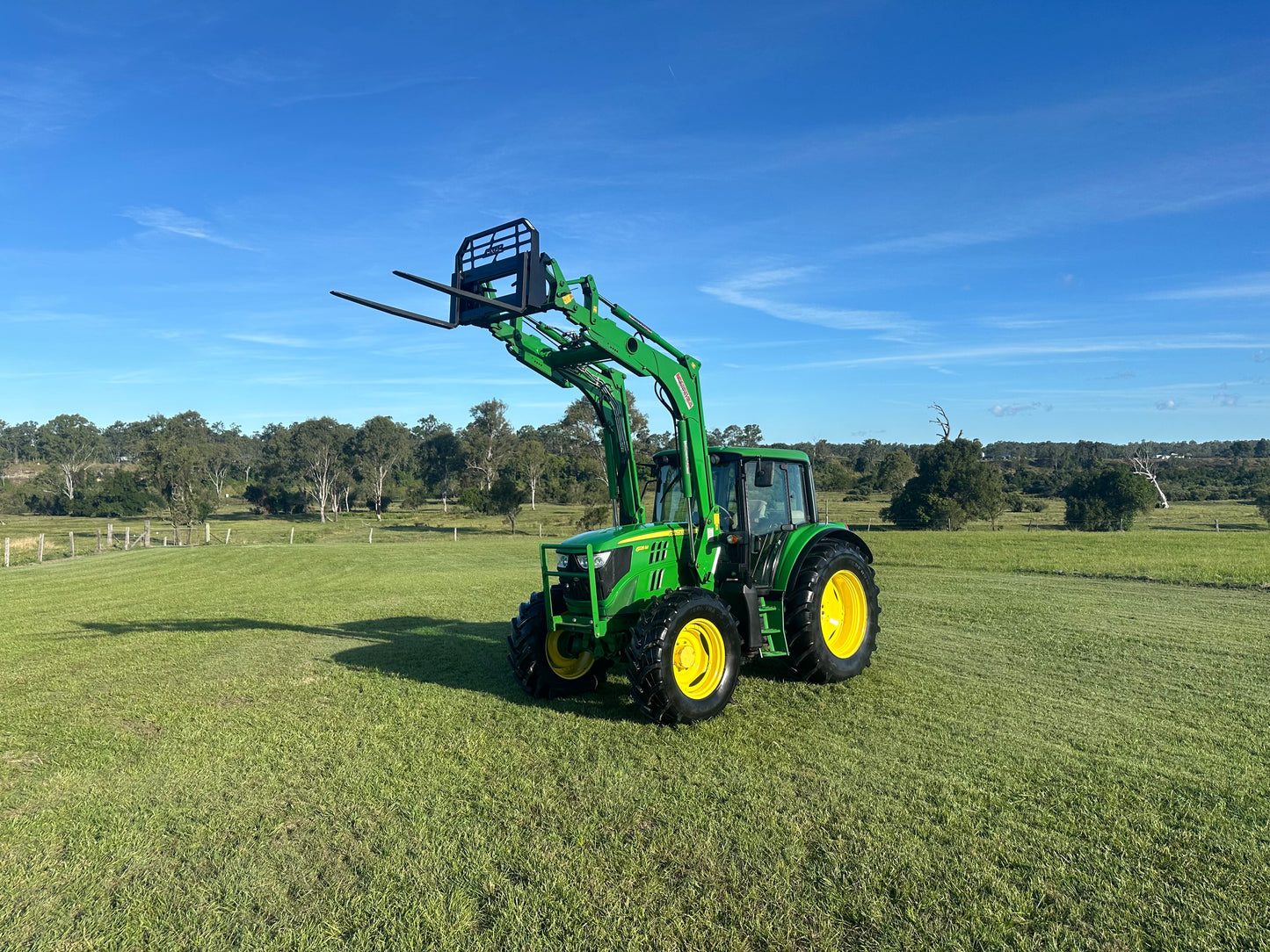 2016 John Deere 6125M