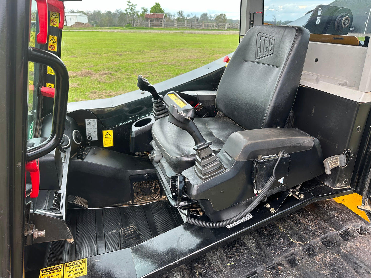 2017 JCB 300T skid steer