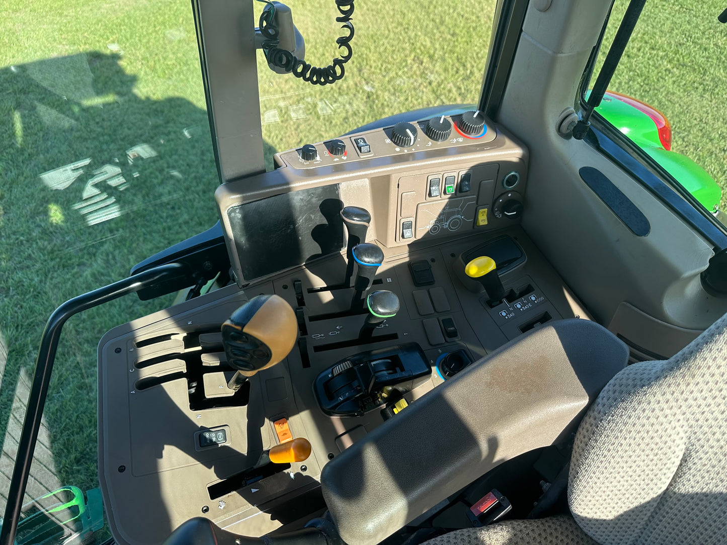 2016 John Deere 6125M