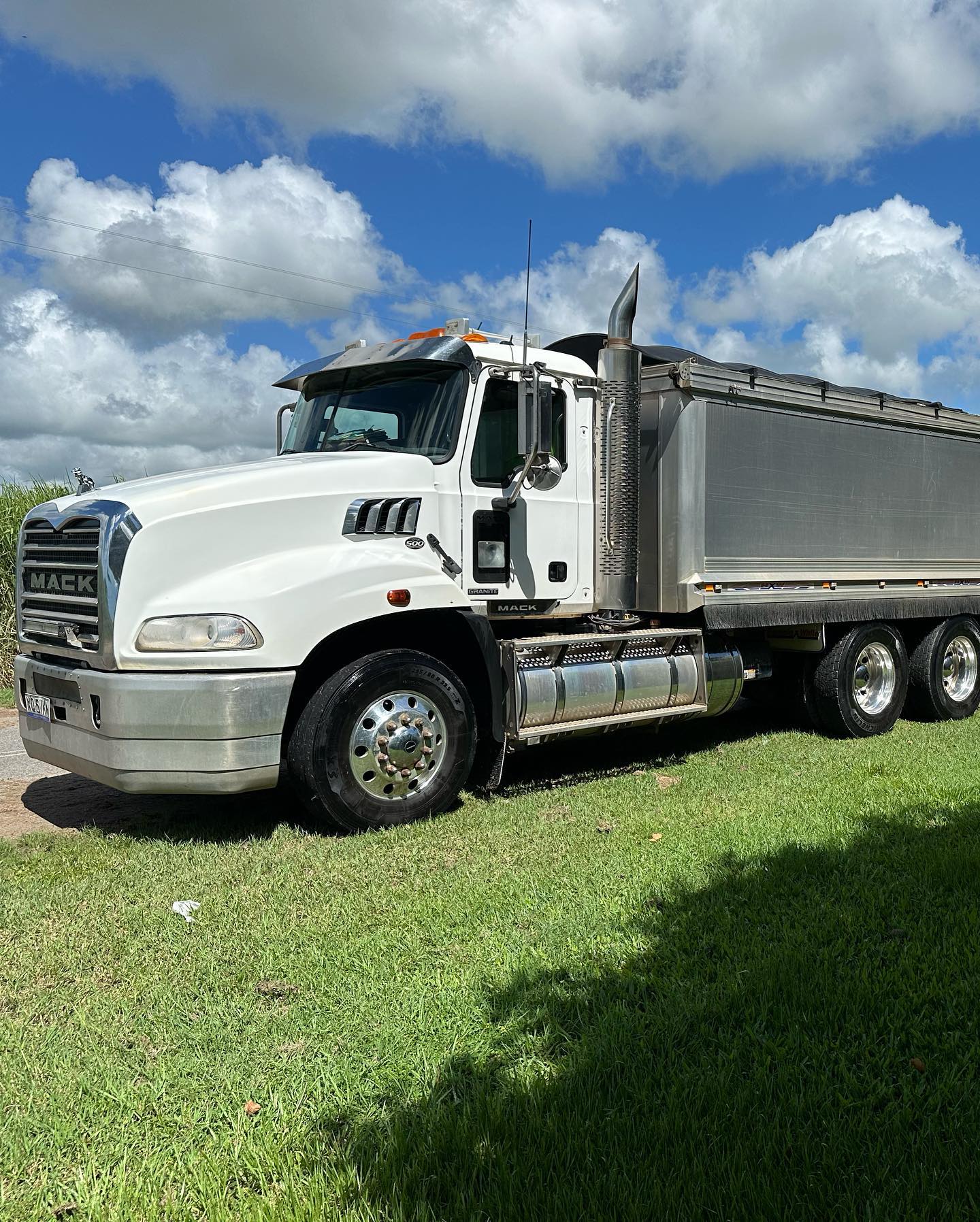 2016 Mack Granite Tipper