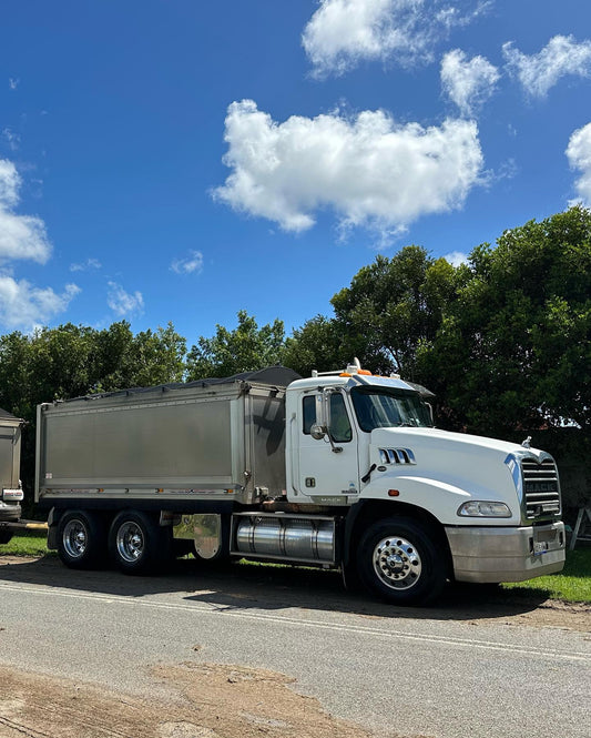 2016 Mack Granite Tipper