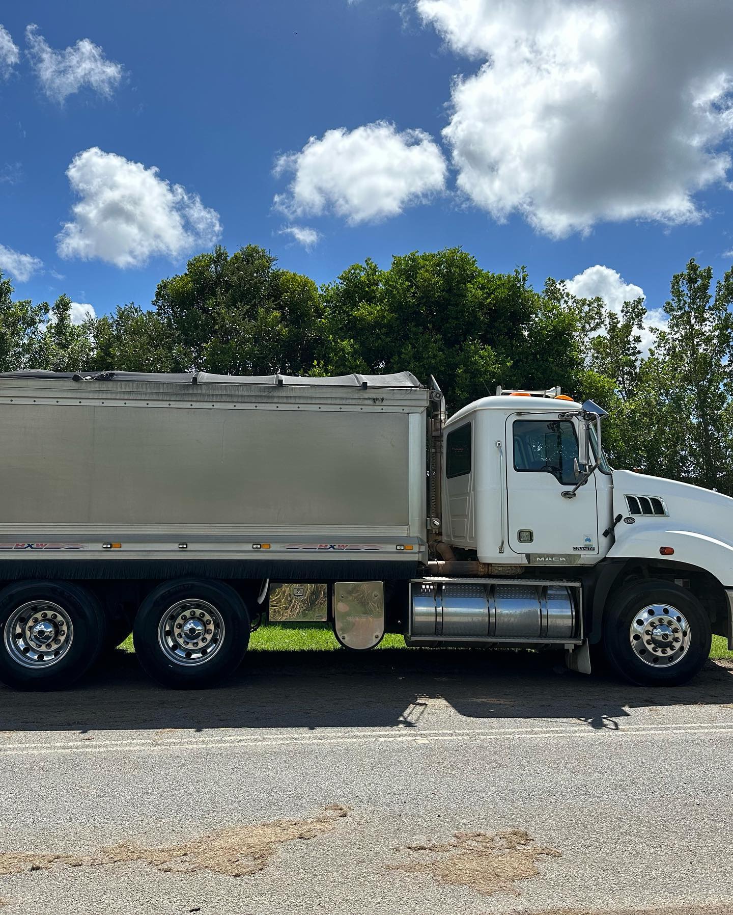 2016 Mack Granite Tipper